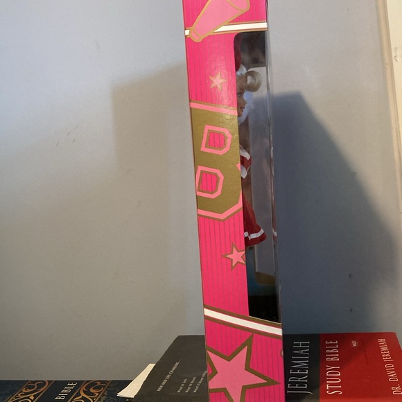 NRFB BARBIE cheerleader U of Ala.  Box is appx. 13” x 6 1/2” x 2 1/2” $65 - Picture 3 of 7